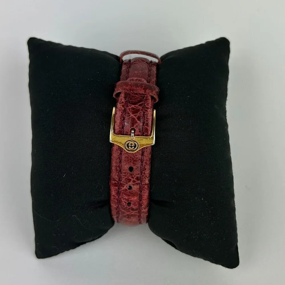 GUCCI 2600M Vintage Women's Quartz Watch Red Leather band